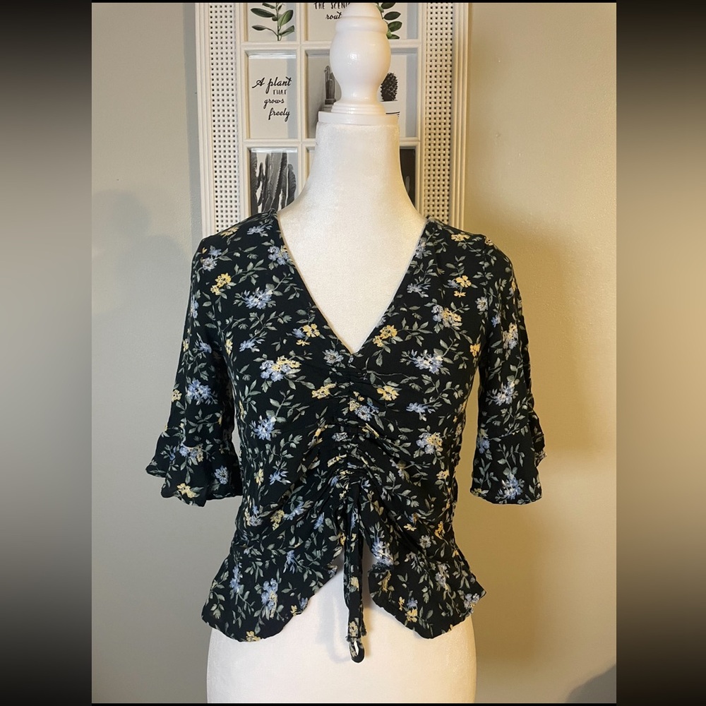 American Eagle Outfitters XS Floral Tie-Front Crop Top